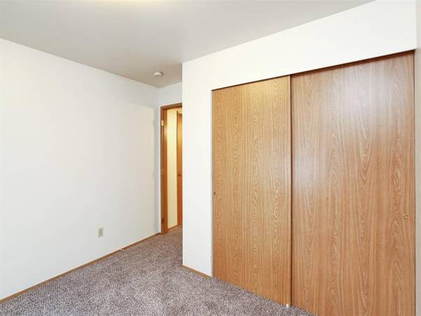 $1,571 / 3br - 1121ft2 - Patio/Balcony, On-Site Maintenance, Basketball Court (355 Meadowbrook Ct, Bellingham, WA)63935190292866123