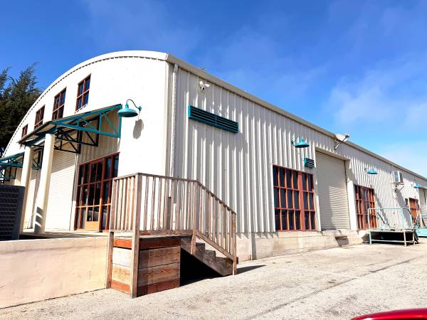 Light Industrial/Flex Building | For Lease 1