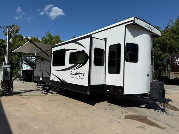 2023 FOREST RIVER SANDPIPER 399LOFT 1