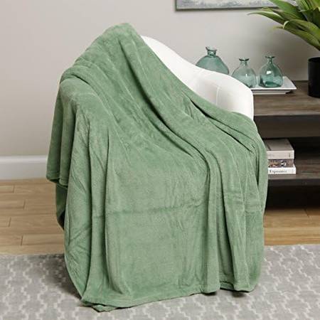 86"L x 76"W Ultra Soft Throw Warm Winter Microplush Blanket Green 1