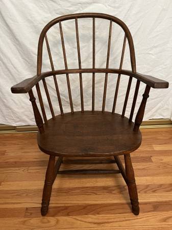 Vintage Winsor Style Barrel Spindle Bow Back Wood Arm Chair 1