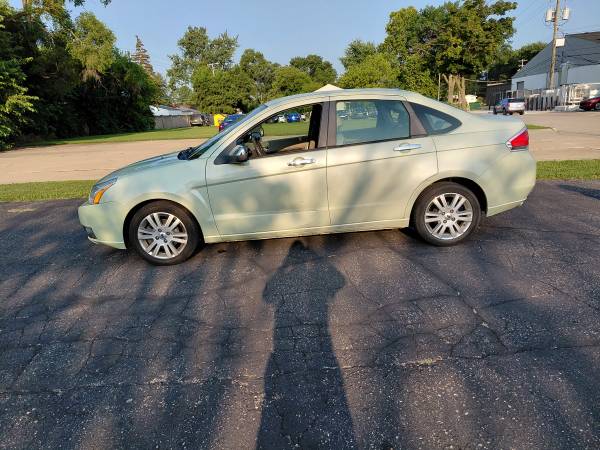 Ford Focus sedán de 4 puertas - $2,68063470238837251123