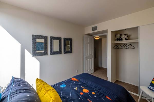 $1,094 / 2hab - 850 pies² - 2/hab 1/ba, En Tucson, Techos Altos Impresionantes (3201 E Seneca St, Tucson, AZ)63674842365187120