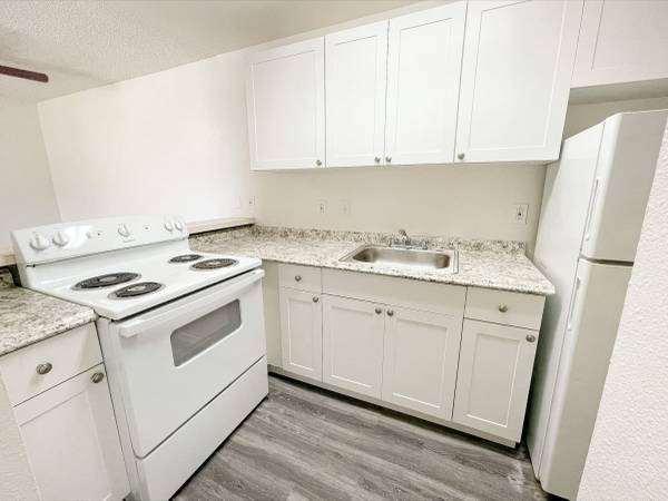 $2,167 / 2br - 635ft2 - Cable Ready, On-Site Maintenance, Vinyl Plank Flooring (Makakilo)63686709493763121