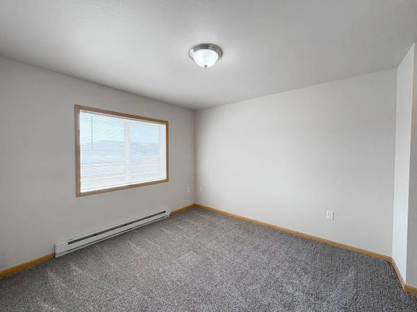 $1,125 / 2br - 1057ft2 - Garaje incluido, aire acondicionado, Wi-Fi gratis (3414 21st Ave NW, Minot, ND)63696831925507124