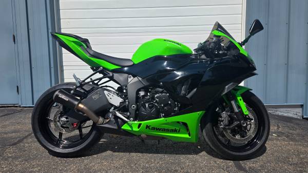 2024 Kawasaki ZX-6R KRT One owner Mint Kawasaki warranty