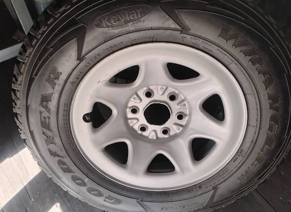 Durable Goodyear Wrangler all-terrain tires LT265/70R17 1