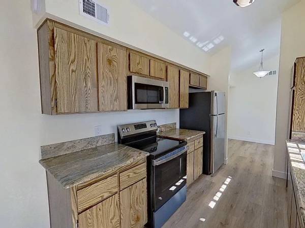 Discover Clean Spacious Updated Apt 1