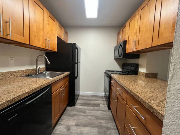 $1,699 / 1br - 680ft2 - 🚗 Prime Edmonds Location | Modern 1BR w/ In-Unit Laundry, & Balcony (Edmonds)63807984441603122