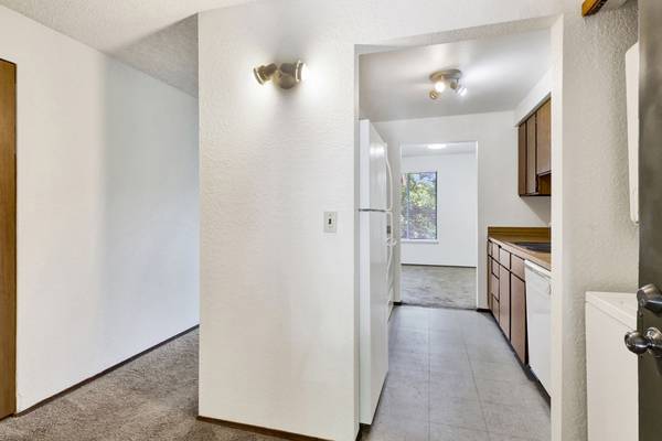 $1,700 / 2br - Two Bedrooms Close To WWU! (Bellingham)63935321202691123