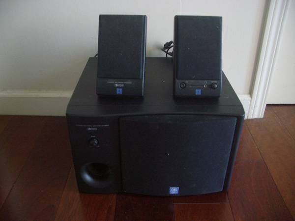 Yamaha Powered Multimedia Speaker System Base 1