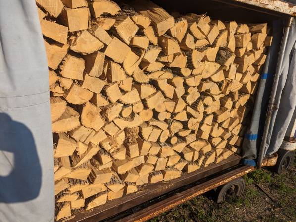 Seasoned white and red oak firewood 1