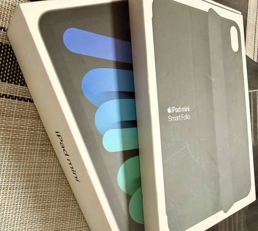 iPad mini 6th gen -64 gb Wifi - Mint condition + Apple Smart Folio