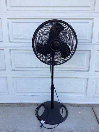 Lasko 14" 3-Speed Desk Fan – Works Great! 1