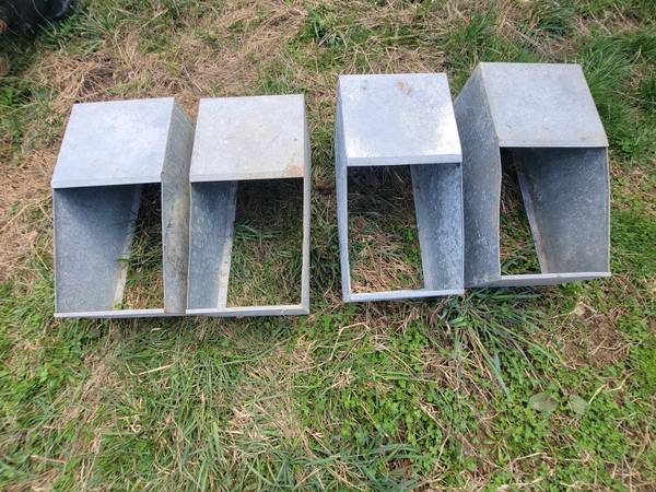Rabbit Galvinized Nesting box 1