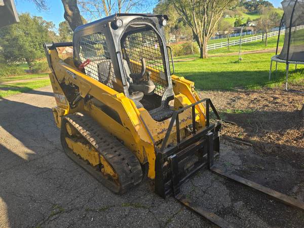 Compact Track Loader, CARTERPILLAR 259D 1
