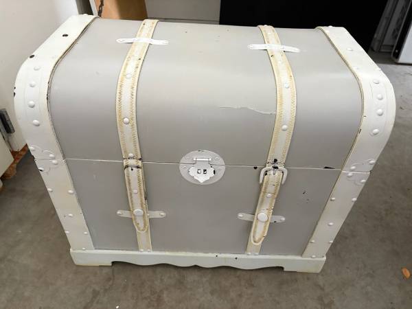 Cute storage chest 1
