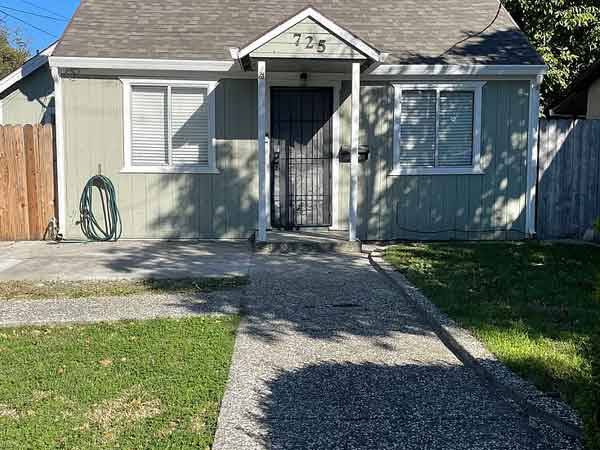 Adorable 2 bed/1 bath house 1