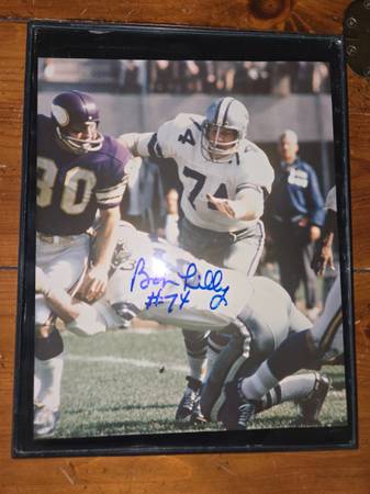 Framed autographed photo of HOF bob Lilly 1