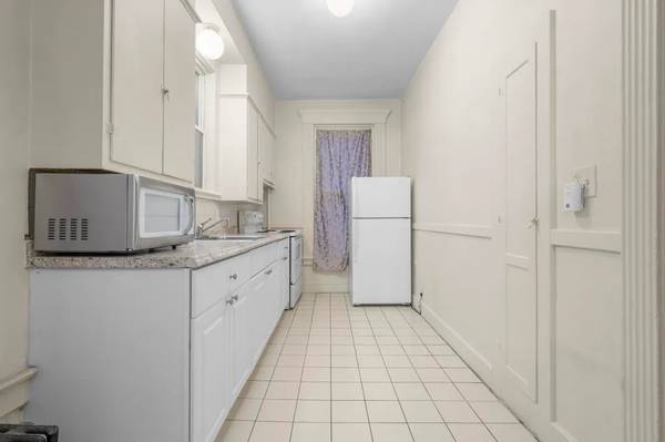 $1,350 / 1br - 700ft2 - 🏡 Available NOW in Meriden - Second Floor Single Bedroom 🏡 (Meriden)64010165414147122
