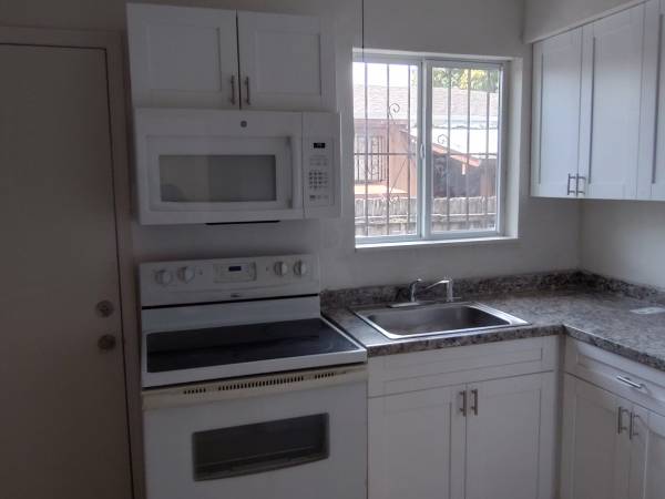 $1,900 / 1br - 600ft2 - Duplex reformado de 1/1 ubicado céntricamente cerca de Coral Gables (Miami)63825470455169121