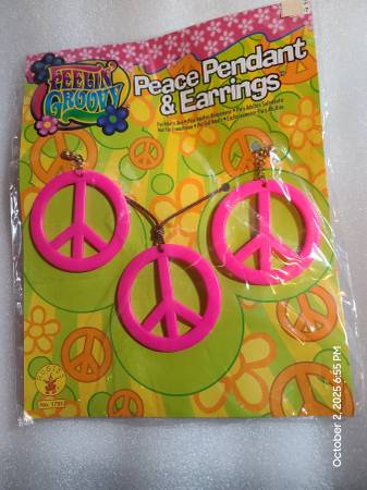 Retro 90's Feelin Groovy Neon Pink Peace Pendant & Clip On Earrings 1