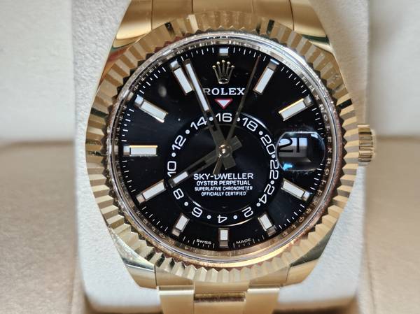 Gold Sky Dweller Black face 326938 1