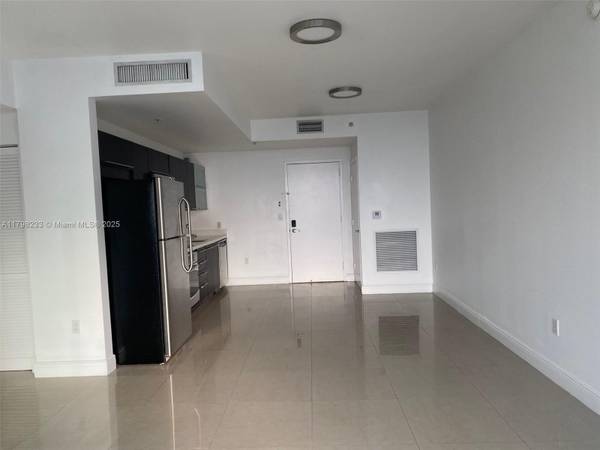 $2,900 / 1br - 736ft2 - Stylish 1 Bedroom Condo in Brickell with City and River Views (Brickell, Miami)64051007016705124