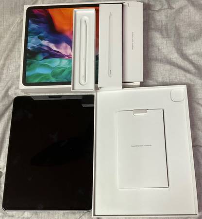 iPad Pro 12.9 inch 4th. W/Apple Pencil.256GB STORAGE. 1