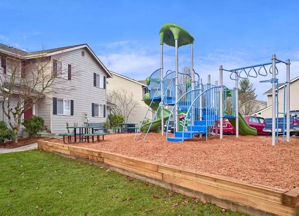 $2,995 / 3br - 1345ft2 - Home is Where the Heart is – Make Yours Shine Brightly Here! (Kent - Canyon Ridge Plaza)63688333245057121