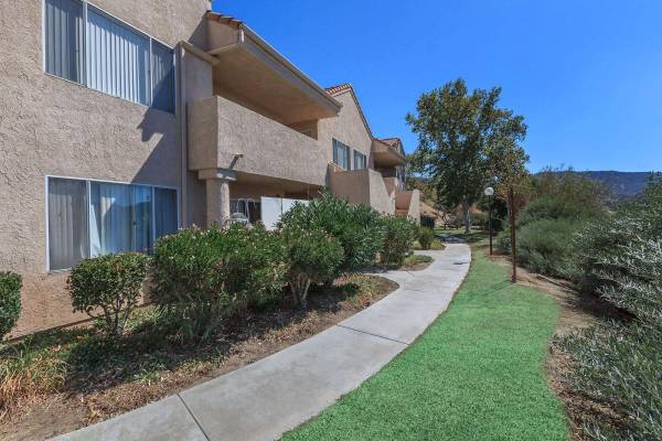 $2,359 / 2br - 822ft2 - 2/bd 2/ba, Vaulted Ceilings (Santa Clarita)63998004466691122