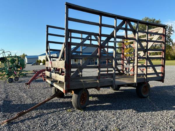 Hay kicker wagon 1