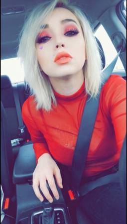 Young Woman Looking for an Apartment for Rent** Indianapolis 1