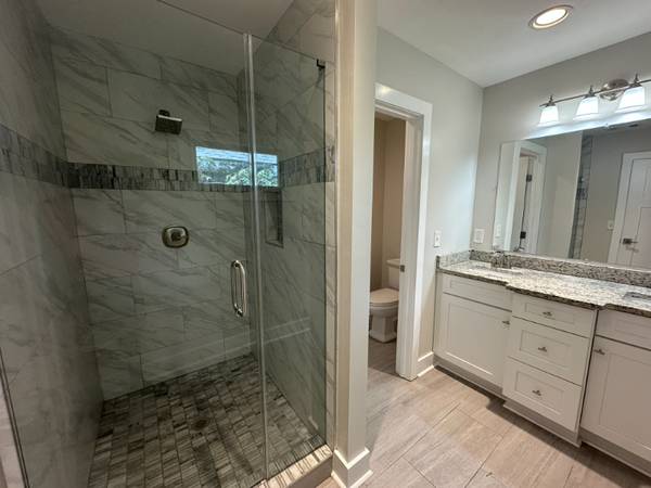 $2100.00 Homey Duplex with Utilities included!63963859445122122
