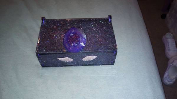 Very beautiful sparkly trinket box 1