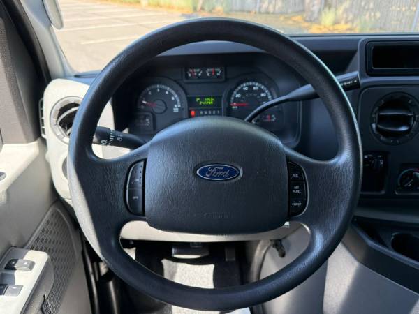2014 Ford E250 - Photo 10