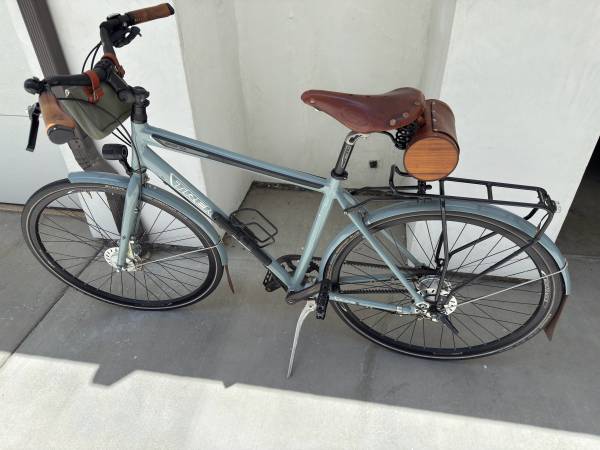 Trek SoHo 20" Híbrida de Uso Diario con Transmisión por Correa, Iluminación LED Dinamo y Accesorios Adicionales - $750 (El Segundo)63470444872579124