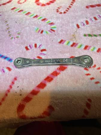 Ritchie engineering co. Inc yellow jacket off set service wrench 1