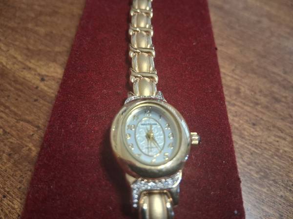 3 WOMANS WATCHES 1