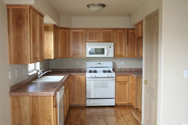 $2,595 / 4br - 1639ft2 - ¡Casa de 4 habitaciones en un terreno grande! (Bend)63839289547137124