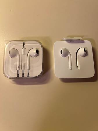 Apple Wired EarPods Headphones New Never Used 1