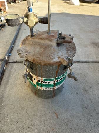 3 gal.  Paint Pressure Pot 1