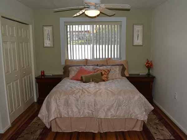 $915 / 1br - Bright 1 Bedroom… quiet location near shops & restaurants (portola district)64055521140483123