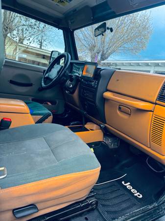 98 Jeep Wrangler - $10,850 (Taft)63470411893633123