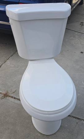 Gently Used Toilet – Perfect for Your Renovation! 1