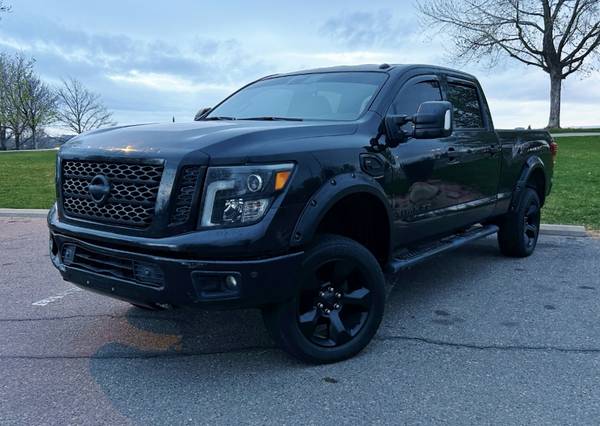 2018 Nissan Titan XD Midnight Edition Crew Cab 4X4 Black Auto 69K - $24,999 (Englewood)63620032125187122