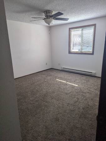 $1200.00 / 2br - 800ft2 - 5421 Eastview St63829654616963121
