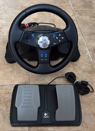 Logitech Volante y Pedales de Carreras NASCAR para Playstation 2, PS1 - $32 (Ridgewood 11385 Queens)63471466582913120