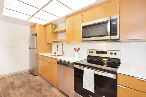 $2,199 / 3br - 1000ft2 - ¡Tres dormitorios remodelados! (Lake Oswego)63831251648897120