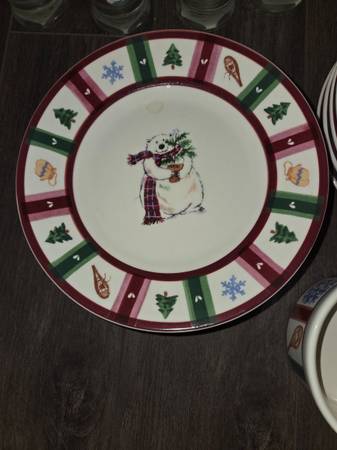 Pfaltzgraff Snow Bear 75 Pieces 1